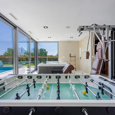 Vila Blanka In Istria For 8 Persons With 50 M2 Private Pool, Jacuzzi And Free Bikes