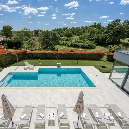 Villa Blanka In Istria For 8 Persons With 50 M2 Private Pool, Jacuzzi And Free Bikes Kringa