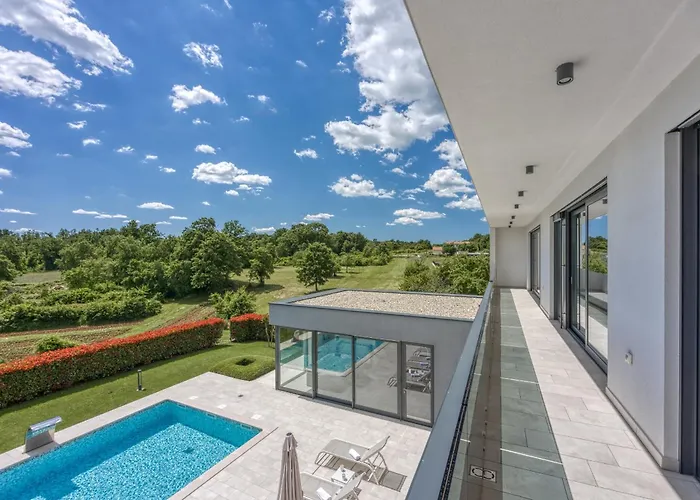 Blanka In Istria For 8 Persons With 50 M2 Private Pool, Jacuzzi And Free Bikes Kringa