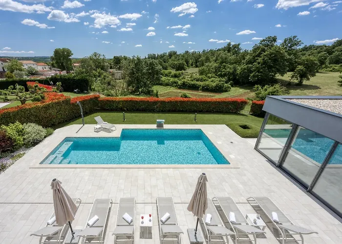 Villa Blanka In Istria For 8 Persons With 50 M2 Private Pool, Jacuzzi And Free Bikes Kringa