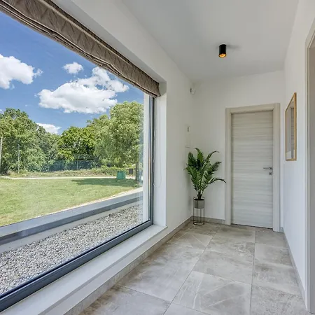 Blanka In Istria For 8 Persons With 50 M2 Private Pool, Jacuzzi And Free Bikes Βίλα *