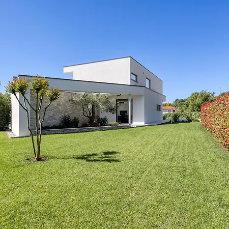 Blanka In Istria For 8 Persons With 50 M2 Private Pool, Jacuzzi And Free Bikes